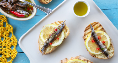 Bruschetta alici e limone e olio Bono