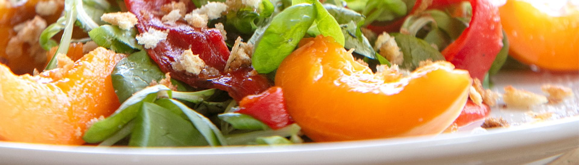 Insalata di peperoni e albicocche